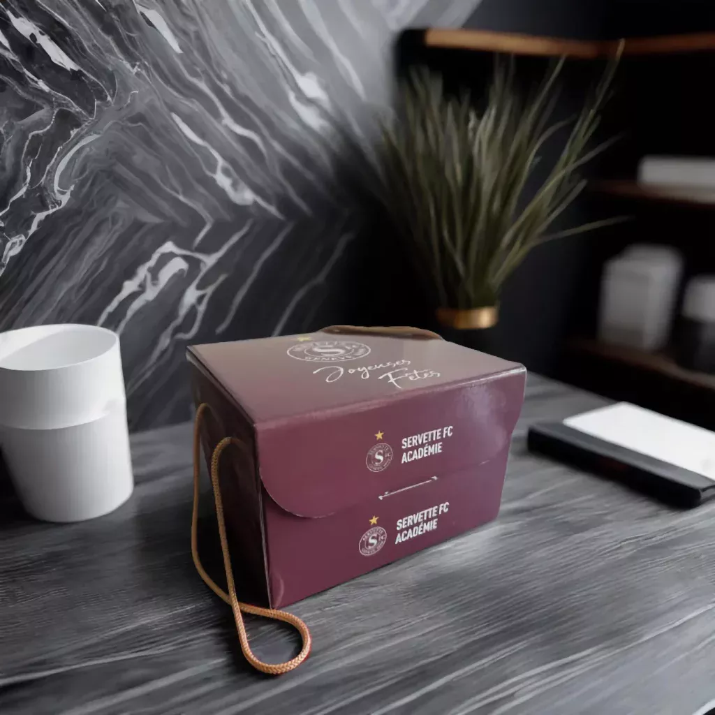 Boite de panettone personnalisé avec le logo du club Servette FC